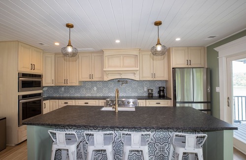 Lancaster House | SPRING SPECIAL! Lakefront 3 bdrm w bunk rm, game room & dock, covered slip