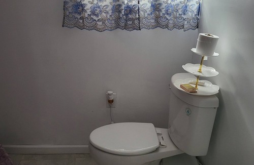 Weequahic Apartment | St. Theresa Lux 6 Bedroom 2 Bathroom Apartment