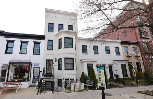 Logan Circle Apartment | Stairway to Heaven - Parking