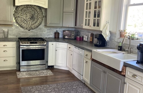 Sharpsville House | Stambaugh Farmhouse Reduced rates for winter season