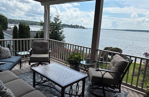 Elkton House | Starlight Waterfront Retreat: 3 bed 2.5 bath home with separate apartment rental