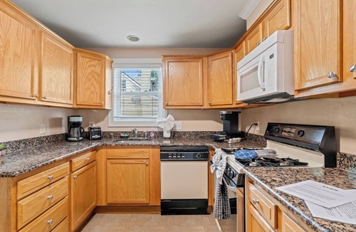 Wayne Apartment | # Stay At Our Tasteful, Private, & Elegant Abode #
