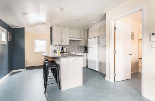 East End Apartment | #StayinMyDistrict East End Spud Nest