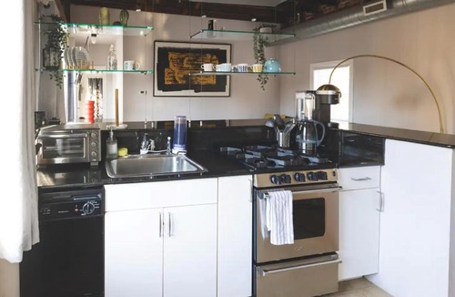Rittenhouse Row Apartment | StayRafa At 253 3F