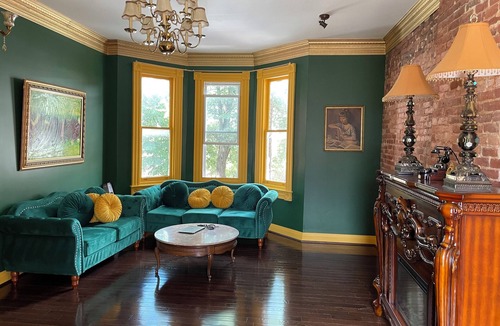Reading Apartment | Step back in time and experience the elegance of Victorian era.