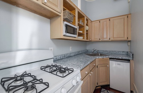 Baltimore House | Step into History: Charming Fells Point Retreat