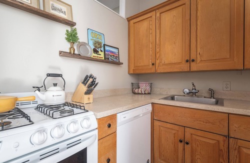 Baltimore House | Step into History: Charming Fells Point Retreat