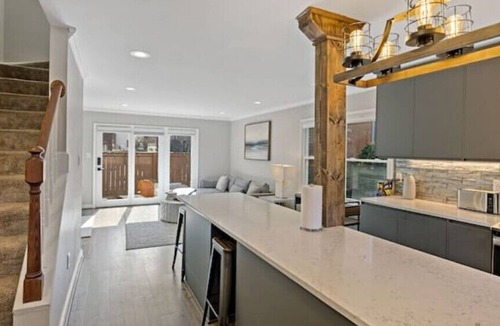 Virginia Square House | Steps to All Attractions