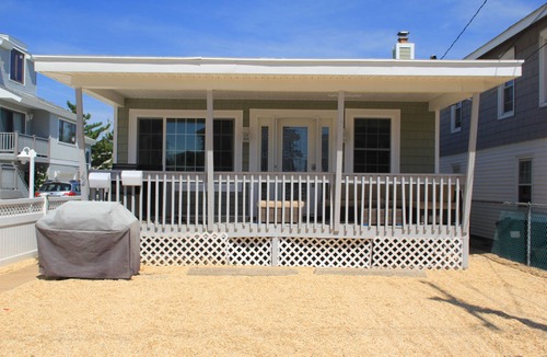 Ortley Beach House | STEPS TO BEACH; IMMACULATE 3 BD 1.5 BATH FRONT UNIT; SLEEPS 8 PEOPLE + BADGES