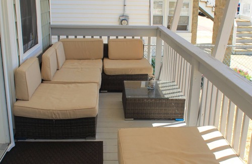 Ortley Beach House | STEPS TO BEACH; IMMACULATE 3 BD 1.5 BATH FRONT UNIT; SLEEPS 8 PEOPLE + BADGES