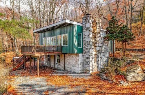 Kabletown House | Stone Cabin on Valley View - Firepit & Hot Tub