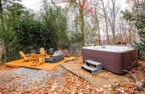 Kabletown House | Stone Cabin on Valley View - Firepit & Hot Tub