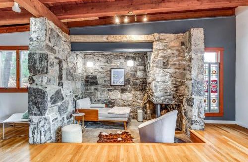 Kabletown House | Stone Cabin on Valley View - Firepit & Hot Tub