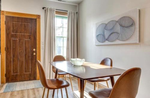 Lockerbie Square Apartment | Studio 500 Downtown Gem Free Parking and Pets OK