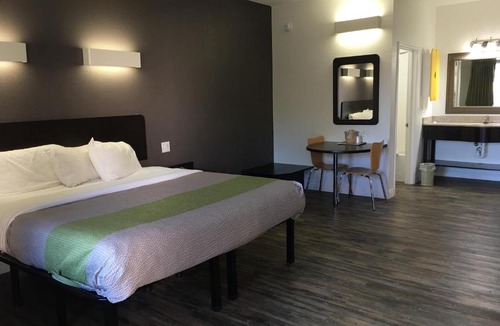 Twin Brook Hotel | Studio 6-Chattanooga, TN - East