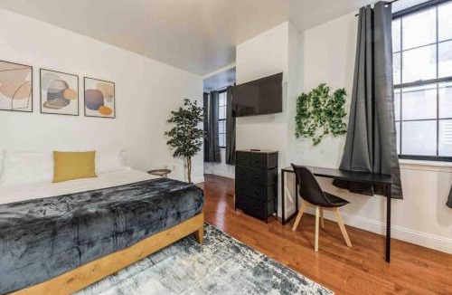 Center City Apartment | Studio Across the Street from Convention Center 2R