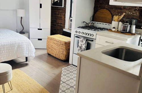Chinatown Apartment | studio in chinatown/little italy fabulous neighborhood