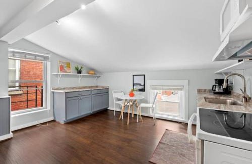 Cincinnati Apartment | Studio steps to Soccer and OTR and Downtown