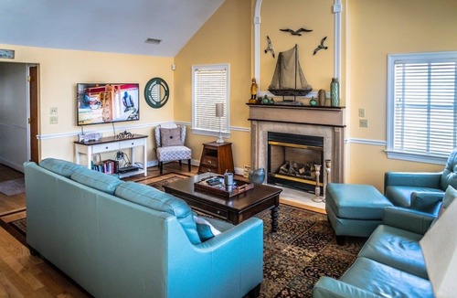 North End Condo | Stunning 5 Bedroom 2nd Floor Unit,Heart of the Gold Coast