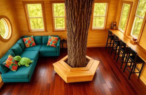 Stonewall House | Stunning Tree House Tucked Away Among the Trees near Germantown, Kentucky