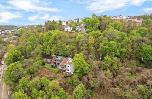 South Side House | Stunning views from stylish 3-bedroom home