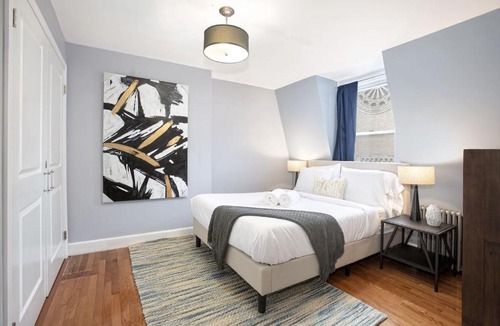 Harsimus Cove House | STYLISH 3BR/1BA DUPLEX- 15 MINS TO NYC!! SLEEPS 8!!