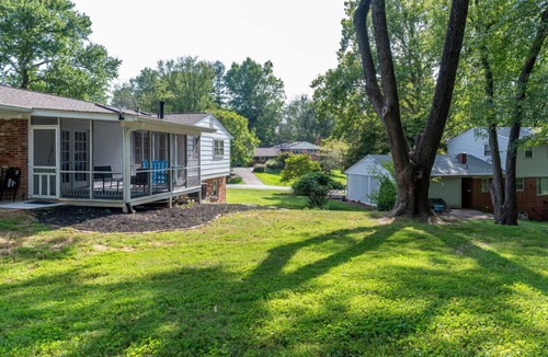Colesville House | Stylish 5 Bed Silver Spring Haven- Vibrant & Sleek
