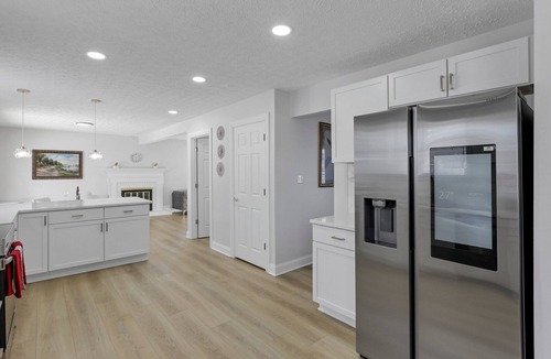 New California House | Stylish 5BR Designer Home w/Deck & Hot Tub