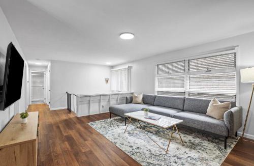 Wexford House | Stylish and Accessible Six Bedroom Home in Wexford/Pittsburg With Kids Amenities