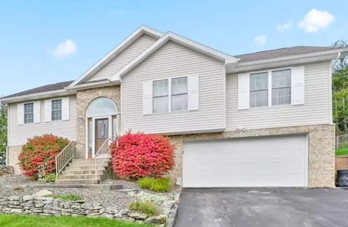 Scranton House | Stylish Getaway: Owners Suite, Game Room, Mountain Views, Close to Attractions