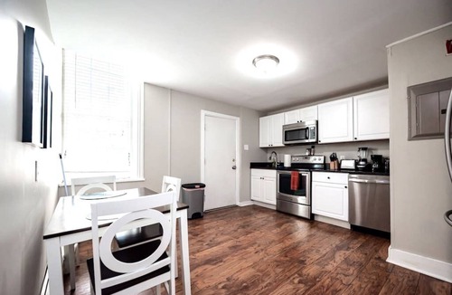 Wilmington Apartment | Stylish Historic Apartment - Queen Bed, Fast WiFi, Easy Parking!