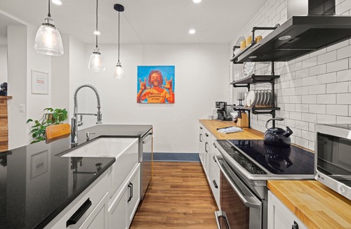 H Street Corridor Apartment | Stylish & Modern Private Retreat in Capitol Hill!