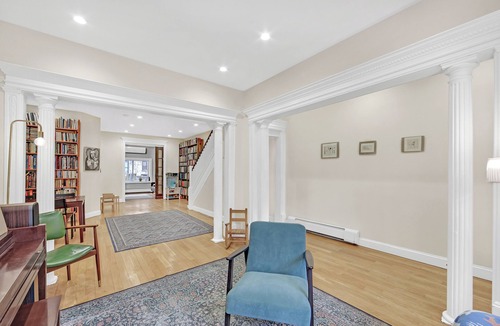 Crown Heights House | Stylish & Spacious 4-Bedroom Townhouse with A/C and backyard- family friendly!
