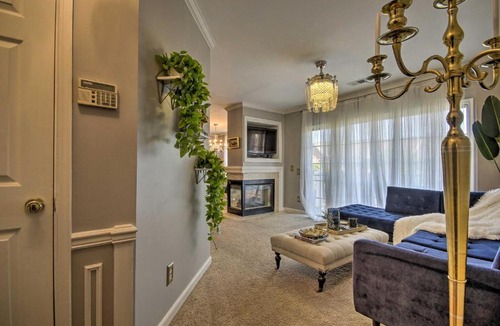 Lorton Apartment | Stylish Suburban Condo Less Than 20 Mi from Dtwn DC!