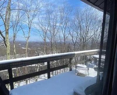 Village at Camelback Villa | Stylish Townhouse Steps to Ski Mtn & Waterpark