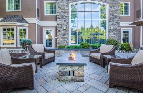 East Texas Condo | Suite with Conference Space | Free Breakfast + 24-hour Business Center