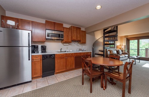 Thayerville Apartment | Suites at Silver Tree: A307 One Bedroom & Loft Lake View