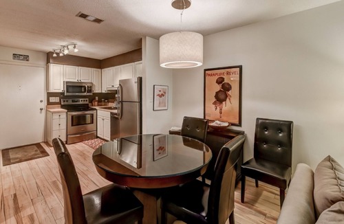 Folly Field Villa | ~Sum & Fall Discounts! 5 Min Walk to Beach! 2025 Updates, Clean, Comfy, Secure!