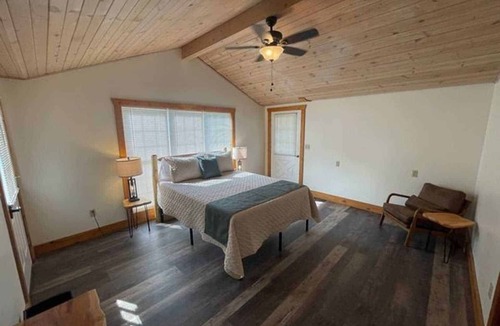 Uniontown Cabin | Summer access to pool and mini golf! Spacious lodge for groups, sleeps 12.