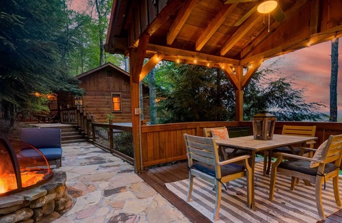 Hidden Lake Cabin | Summer Love Dream Cabin: Sunset Views & Hot Tub!