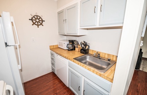 Ocean City Condo | Summer Winds 202E-bayside 28th St, Free WiFi, Pool, W/D, AC
