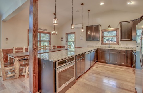 Lake Harmony House | "Summit" Ultimate Luxury Vacation Home. ELEVATOR, Firepit, Private Hot Tub, Pool Table, Gas Grill