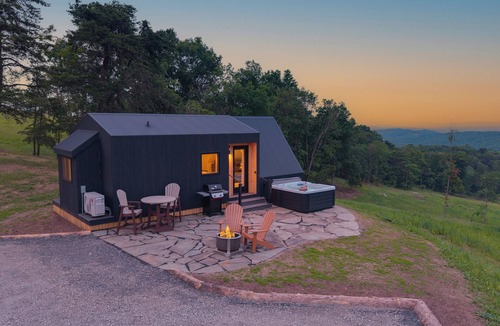 Augusta House | Sun Valley Overlook A-Frame | Wow Views + Hot Tub