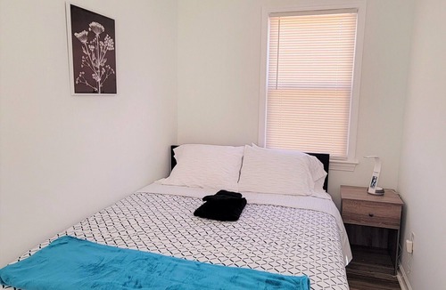 Hillandale House | Sunlight floor apartment in a house w/private parking near Washington DC