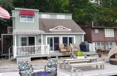 Hammondsport House | SunRae Hideaway-Lake home, steps to the water on Keuka's east side!