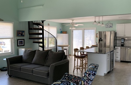 The Dunes House | Sunrise or Sunset, 2 blocks from the beach and 1 block from the Bay!