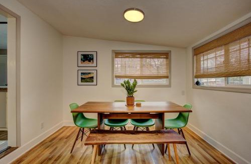 Sunset House | Sunset Home perfect for extended stays with fully fenced in yard, designated office, two living rooms, located across from Boise Foothills and close to Bogus Basin in Boise's North End