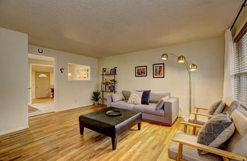 Sunset House | Sunset Home perfect for extended stays with fully fenced in yard, designated office, two living rooms, located across from Boise Foothills and close to Bogus Basin in Boise's North End