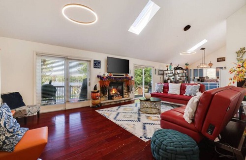 Pocono Summit House | Sunset Paradise! Lakefront!+hot-tub & a lot more !