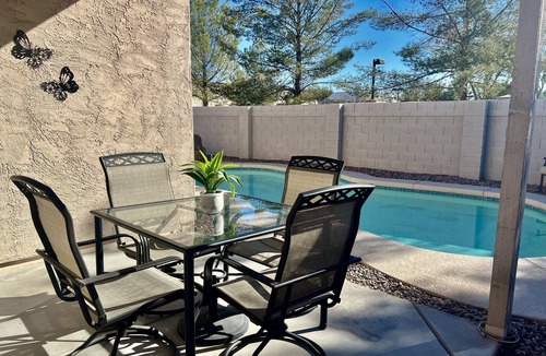 Summer Meadows House | Sunshine, Refreshing Pool and a Comfy Place to Stay.